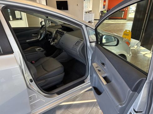 Used 2014 Toyota Prius V Five image 42