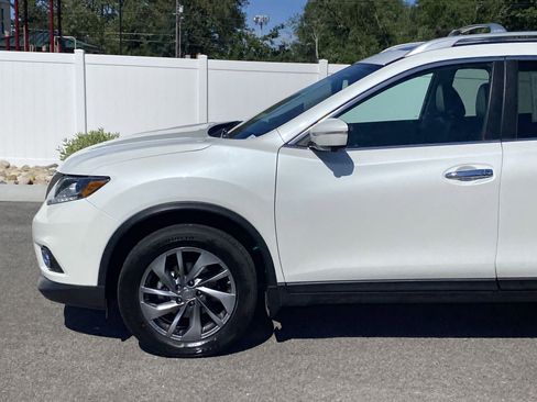 Used 2015 Nissan Rogue SL w/ SL Premium Package AWD/4WD image 2