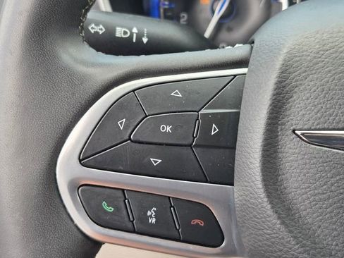 Used 2022 Chrysler Pacifica Touring-L FWD image 22