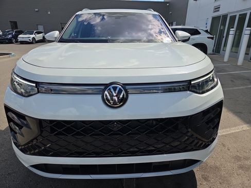 New 2026 Volkswagen Tiguan SEL R-Line AWD/4WD image 4