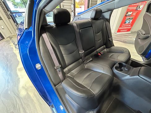 Used 2017 Chevrolet Volt LT w/ Comfort Package FWD image 5