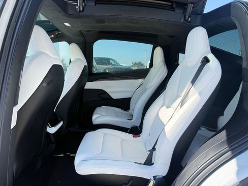 Used 2023 Tesla Model X Plaid image 6