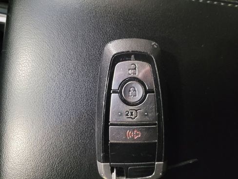 Used 2020 Ford Explorer XLT w/ Comfort Package image 32