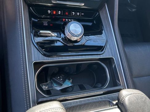 Used 2024 Jeep Wagoneer Series II image 18