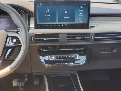 Used 2023 Lincoln Corsair FWD w/ Equipment Group 101A image 25