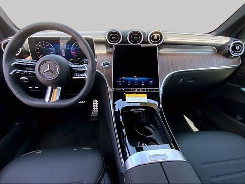 Used 2025 Mercedes-Benz GLC 300 image 7