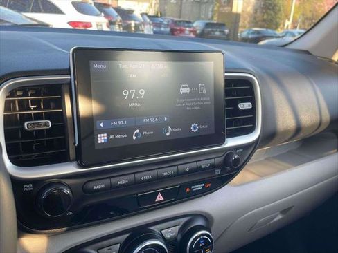 Used 2024 Hyundai Venue SEL FWD image 26