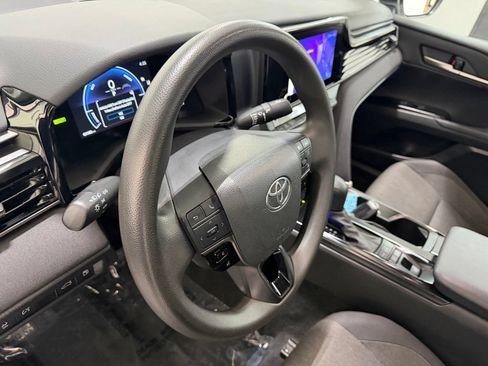 Used 2025 Toyota Camry LE FWD image 18