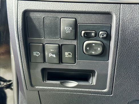 Used 2017 Toyota Land Cruiser image 11