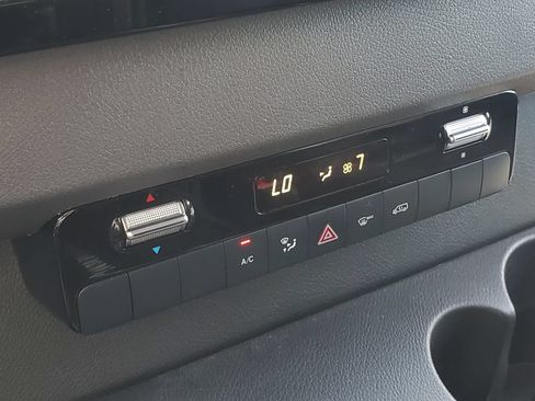Used 2025 Mercedes-Benz Sprinter 2500 image 27