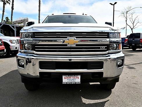 Used 2015 Chevrolet Silverado 3500 LTZ image 2