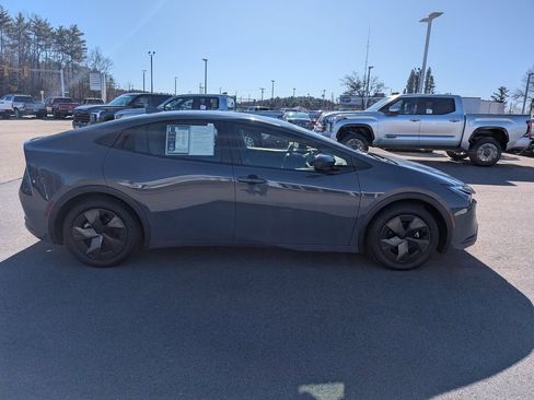 Used 2024 Toyota Prius LE image 7