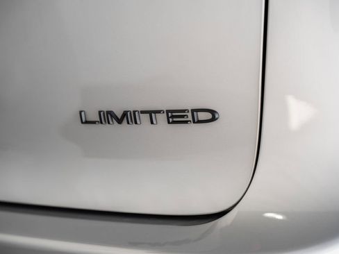 New 2026 Chrysler Pacifica Limited image 7