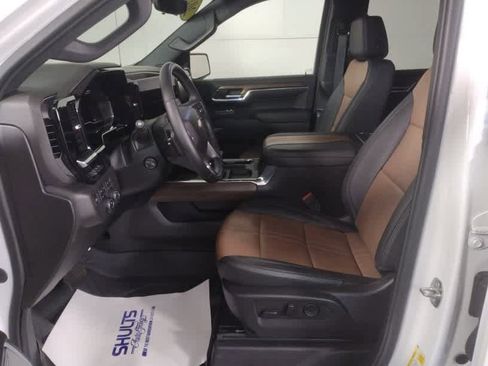 Used 2024 Chevrolet Silverado 1500 High Country w/ High Country Premium Package AWD/4WD image 13