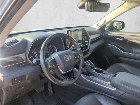 Used 2021 Toyota Highlander Limited image 13