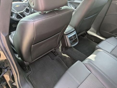 Used 2017 Chevrolet Impala LT w/ Convenience Package FWD image 24