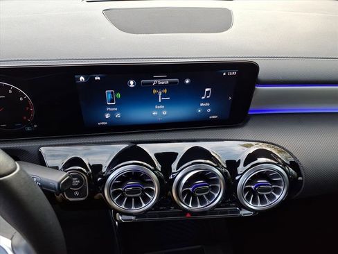 Used 2025 Mercedes-Benz CLA 250 image 24