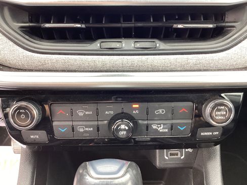 Used 2022 Jeep Compass Latitude w/ Convenience Group image 24
