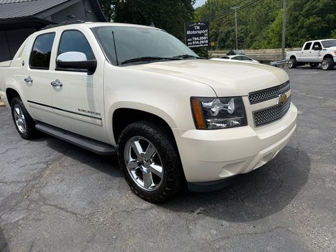 Used 2013 Chevrolet Avalanche LTZ AWD/4WD image 12