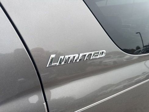 Used 2004 Toyota Sequoia Limited RWD image 8