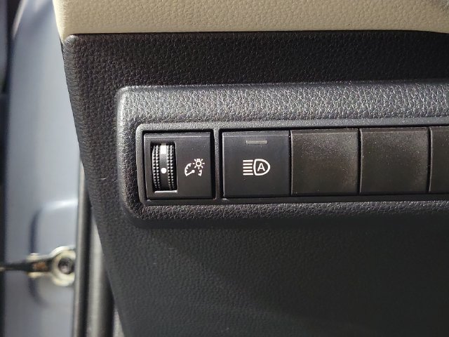 Used 2021 Toyota Corolla LE FWD image 22