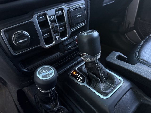 Used 2018 Jeep Wrangler Unlimited Sahara w/ LED Lighting Group AWD/4WD image 13