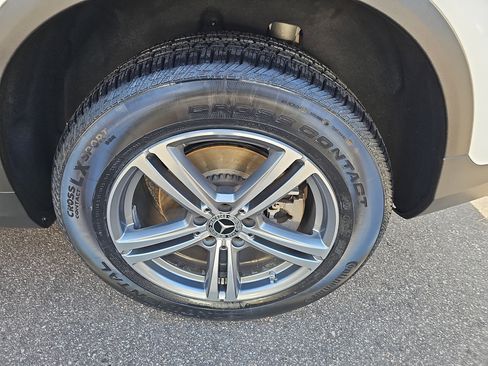 Certified 2021 Mercedes-Benz GLC 300 image 35