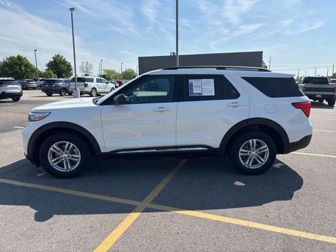 Used 2024 Ford Explorer XLT w/ Equipment Group 202A AWD/4WD image 18