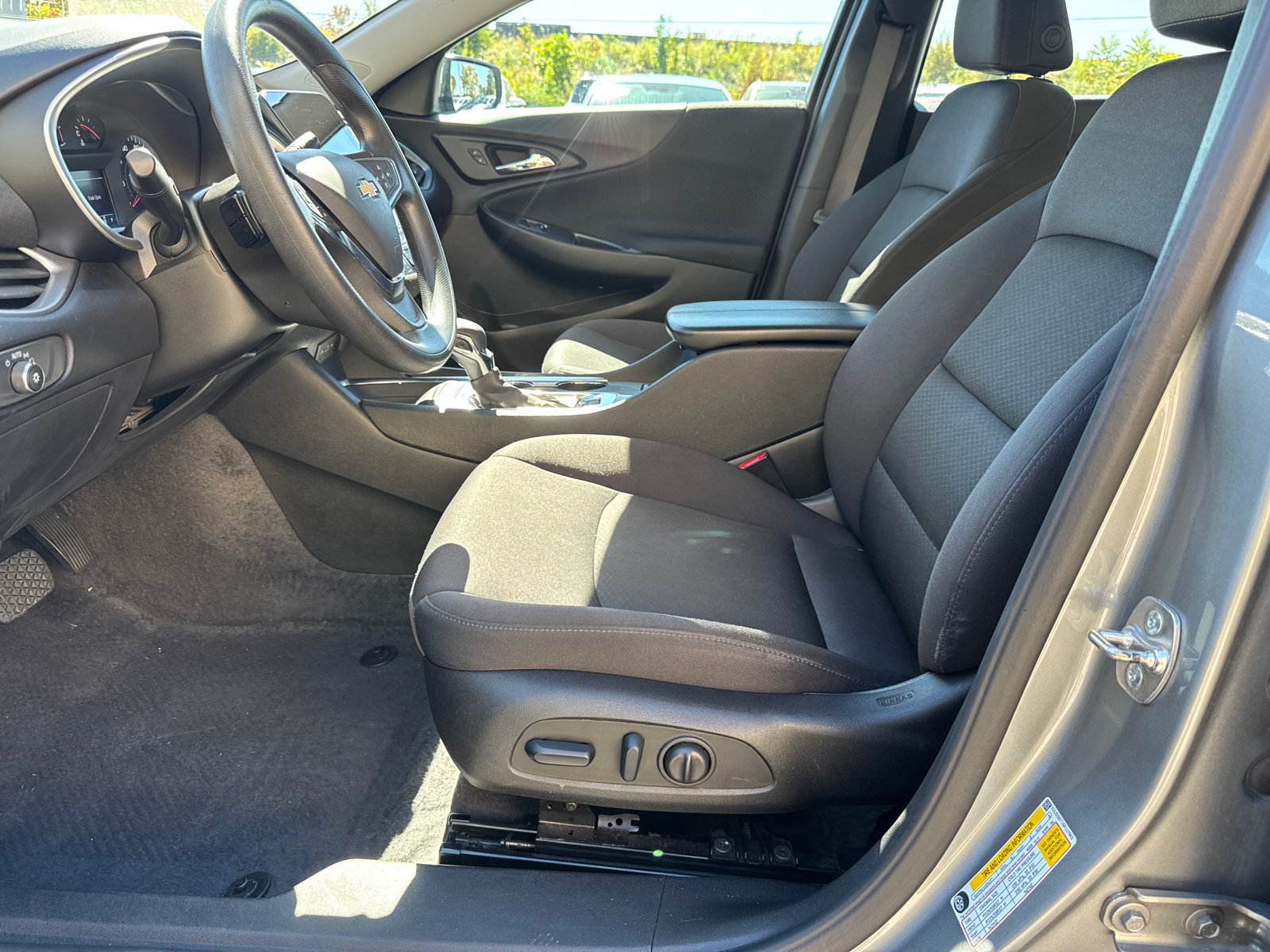 Used 2025 Chevrolet Malibu LT FWD image 9