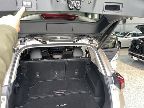 Used 2024 Nissan Rogue SL w/ SL Premium Package image 28