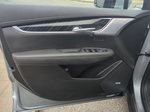 Used 2025 Cadillac XT6 Premium Luxury image 10
