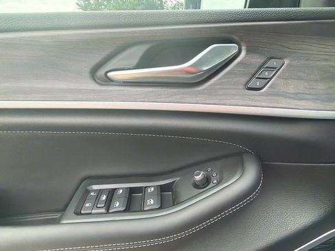 New 2026 Jeep Grand Cherokee Limited AWD/4WD image 18