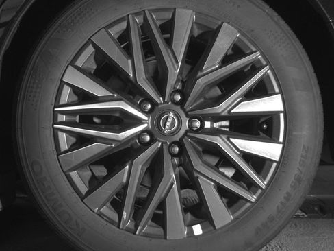 Used 2025 Nissan Altima 2.5 SV image 14