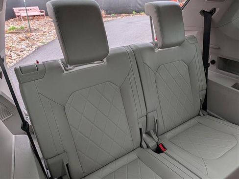 Used 2025 Volkswagen Atlas SEL Premium R-Line image 20