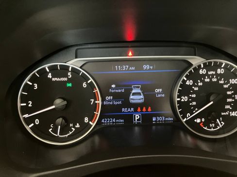 Used 2025 Nissan Altima 2.5 SV FWD image 9