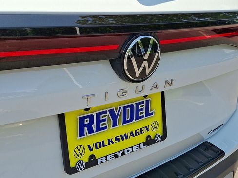 New 2026 Volkswagen Tiguan SE w/ Panoramic Sunroof Package AWD/4WD image 29