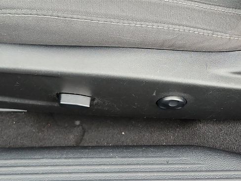 Used 2019 Dodge Challenger SXT image 16