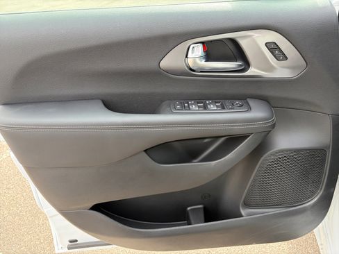 New 2026 Chrysler Pacifica Select image 13