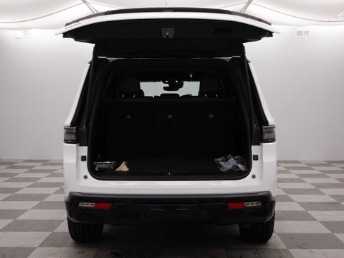 New 2026 Jeep Grand Wagoneer Limited AWD/4WD image 11