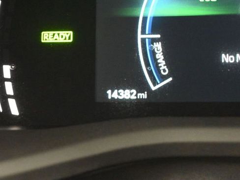 Used 2025 Toyota Camry LE image 13