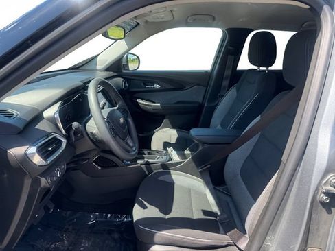 Used 2023 Chevrolet TrailBlazer LT w/ Convenience Package AWD/4WD image 10