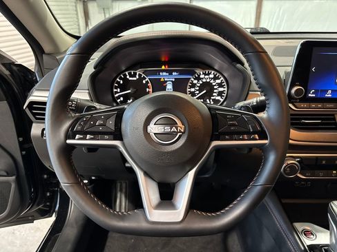 Used 2025 Nissan Altima 2.5 SR image 9