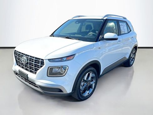 Used 2025 Hyundai Venue SEL image 3