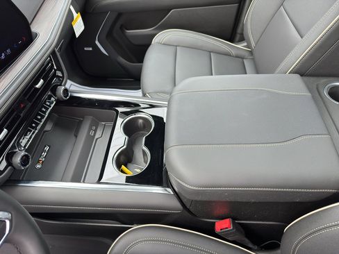 Used 2025 Chevrolet Suburban Premier w/ Sun And Tow Package image 18