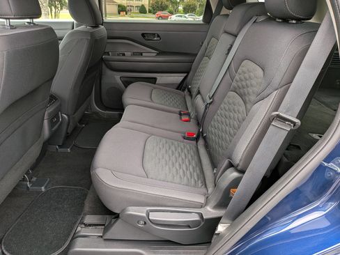 Used 2024 Nissan Pathfinder SV FWD image 29