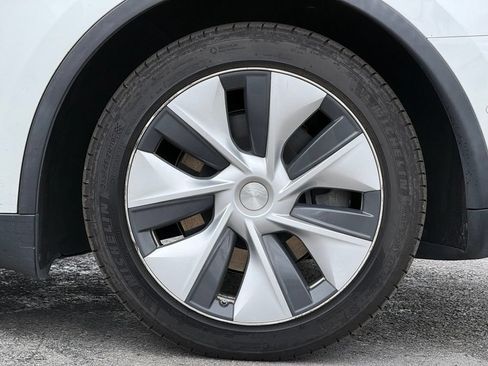 Used 2021 Tesla Model Y Long Range AWD/4WD image 3