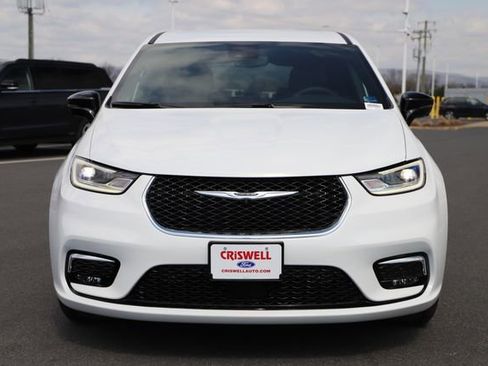 Used 2026 Chrysler Pacifica Select image 7