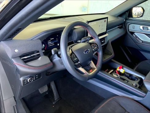 Certified 2025 Ford Explorer ST image 17