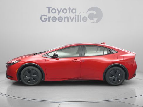Used 2025 Toyota Prius LE FWD image 4