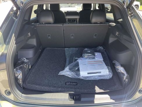 New 2026 Volkswagen Tiguan SE R-Line FWD image 9